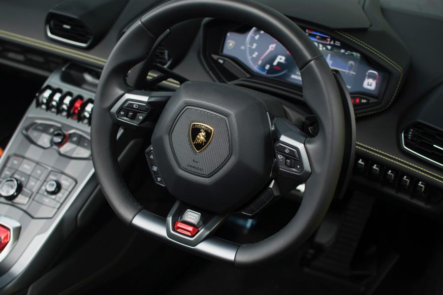 Панель приборов Lamborghini Huracan Spyder LP580-2 2017 года  (AU) (фото 2 из 13)